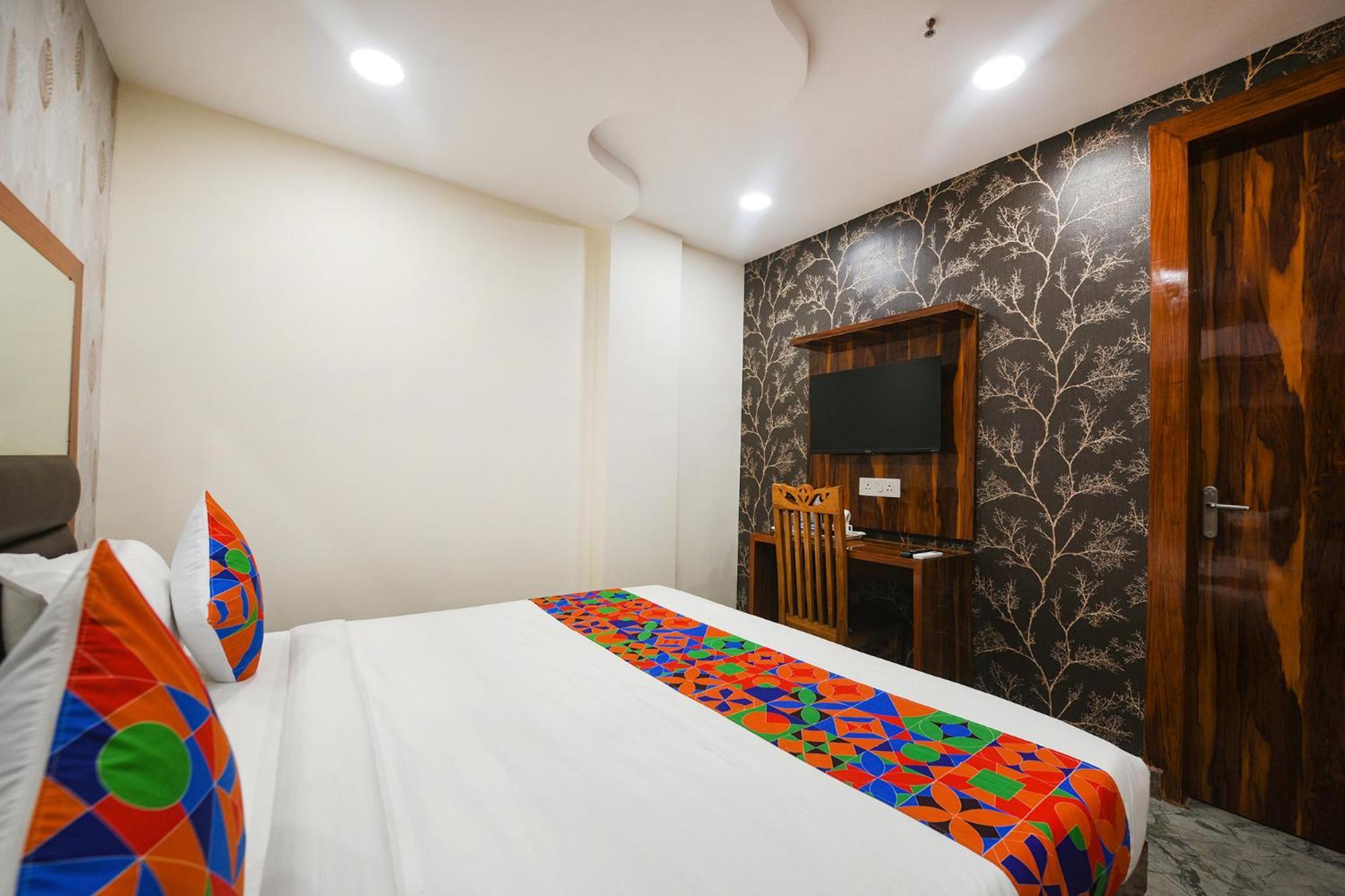 Fabhotel Mona Continental - Nr Laxmi Nagar It Hub 新德里 外观 照片
