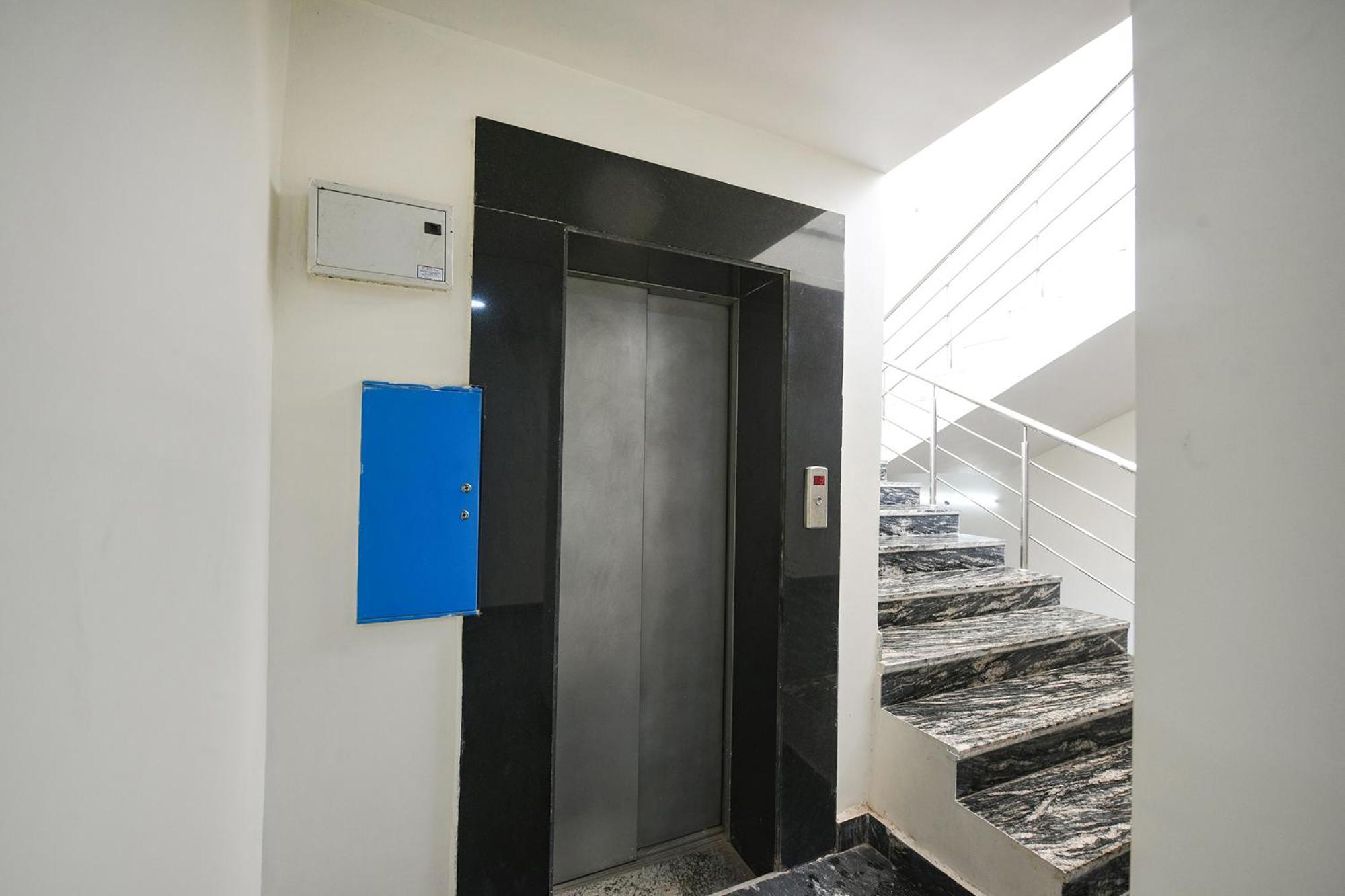 Fabhotel Mona Continental - Nr Laxmi Nagar It Hub 新德里 外观 照片