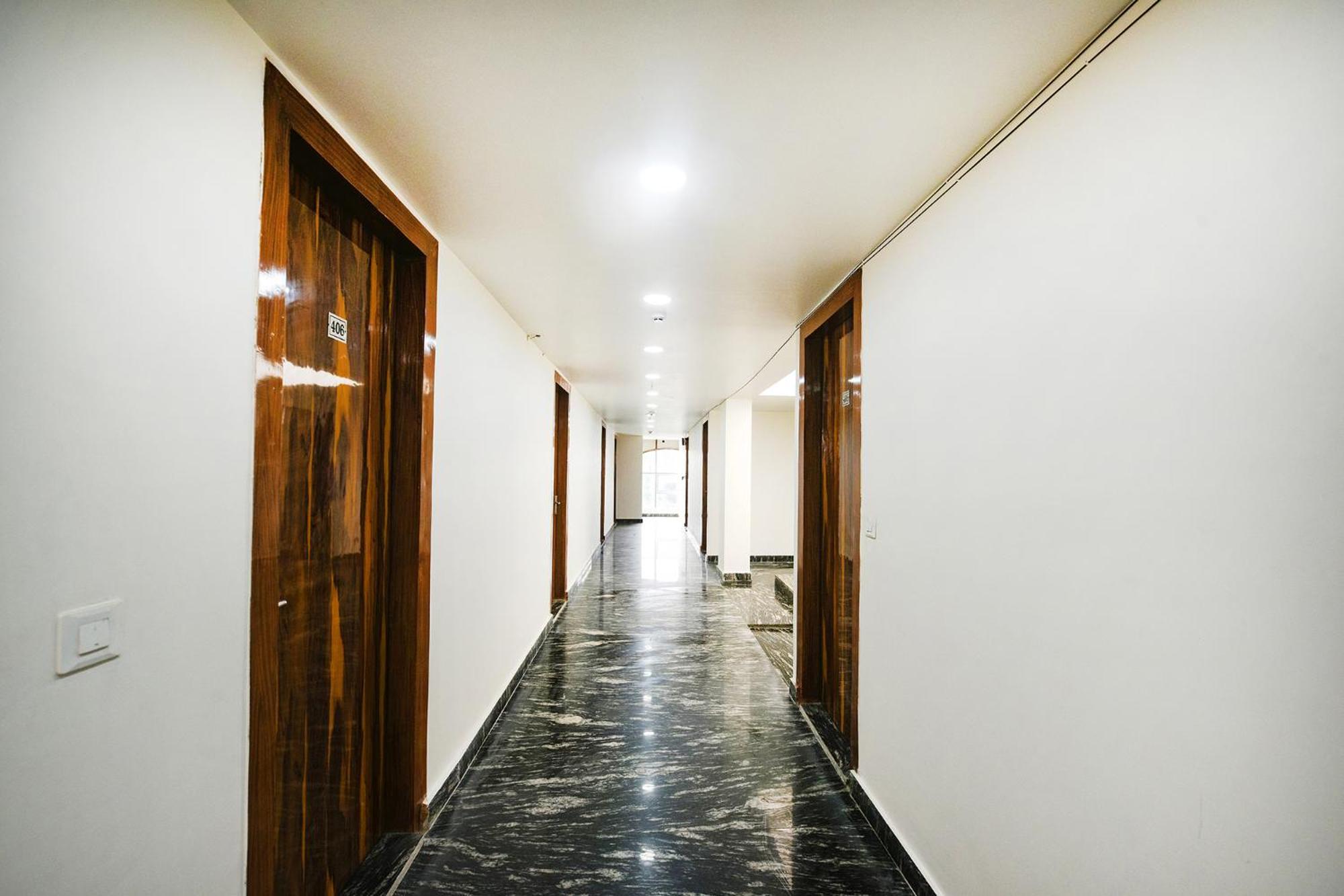 Fabhotel Mona Continental - Nr Laxmi Nagar It Hub 新德里 外观 照片